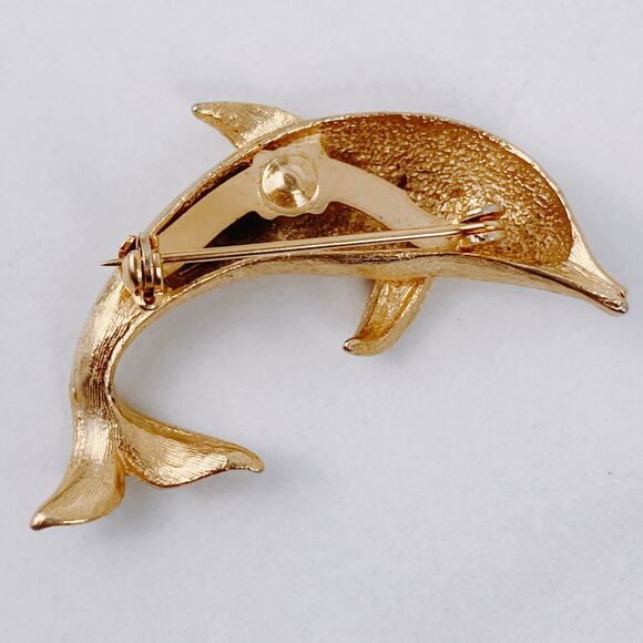 Mid Century Gold Tone Dolphin Brooch Figural Marine Animal Vintage Jewelry - Picture 5 of 7